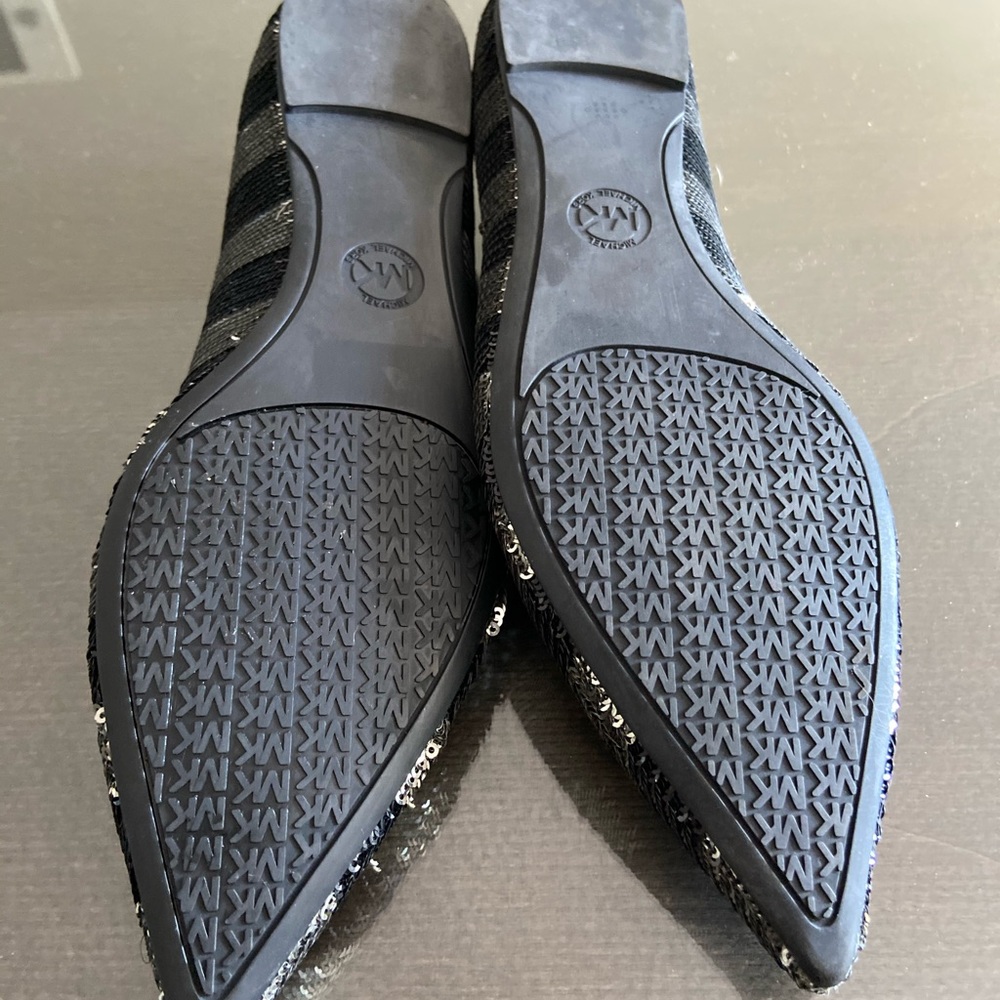 Michael Kors Arianna Flats. - Picture 3 of 7